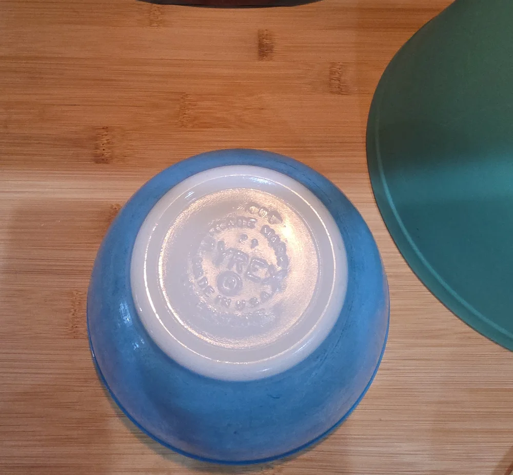 Pyrex, Stackable Mixing Bowls Set - Yellow, Teal, Red, Blue